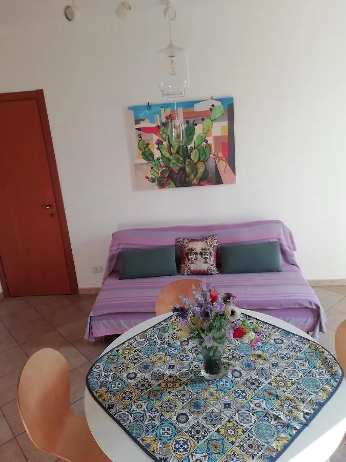 Appartamento La casa dei fico d'india Marina di Ragusa 0*,  Italia